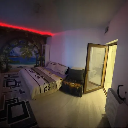 Homestay Diana House *